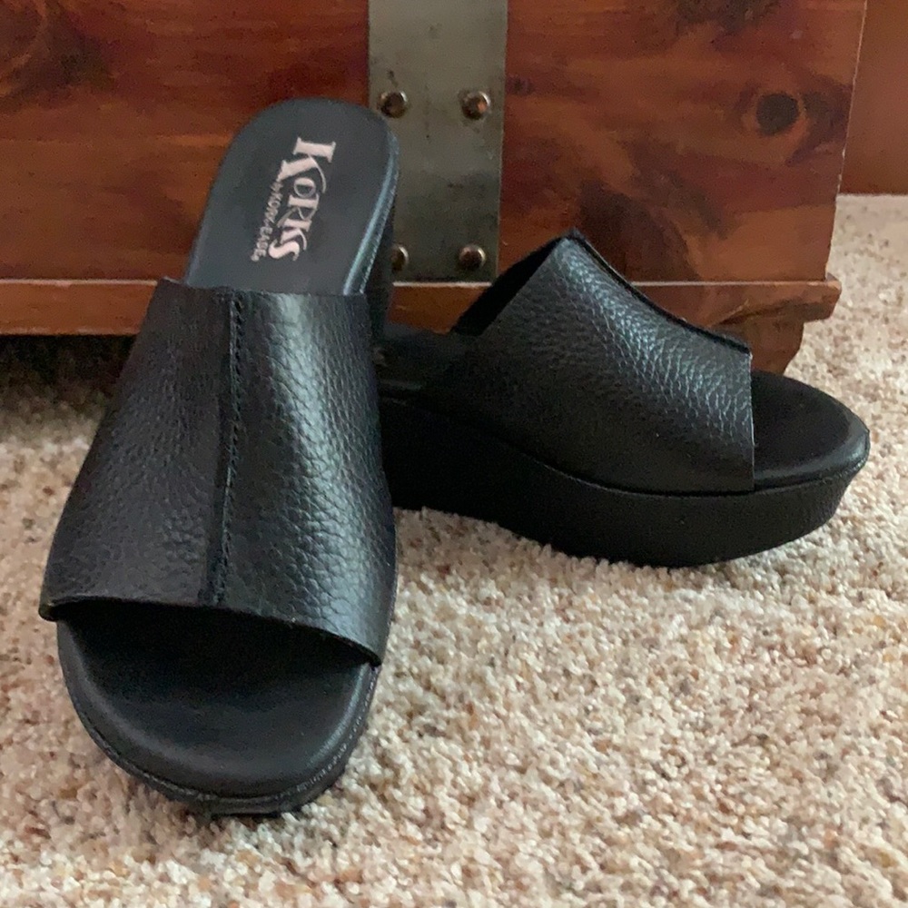 Korks, by KorkEase. Black leather slides. Size 7.